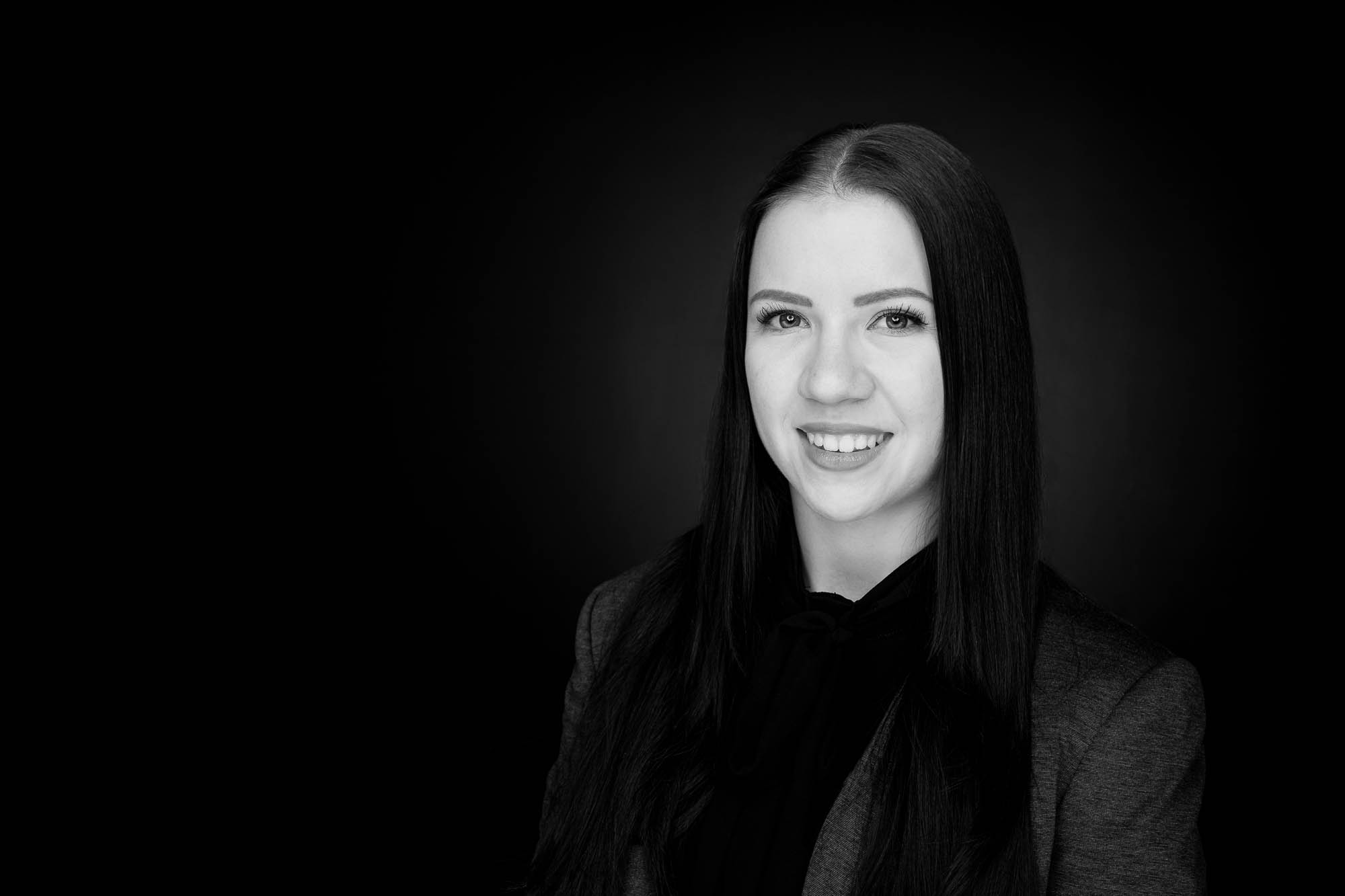 Export x3 Headshot  06280 Dez 01 2019 Bearbeitet Headshots 2019  Miro Nicole Nadine